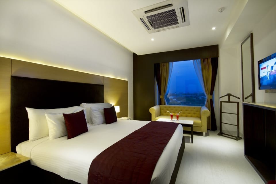 Winter Green Room | Minibar, in-room safe, desk