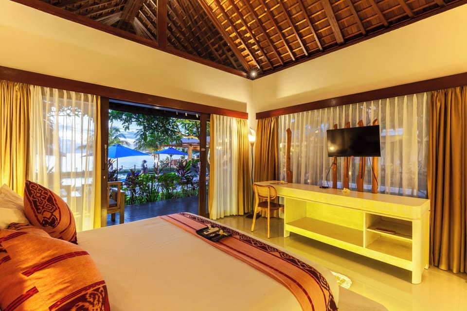 Deluxe Villa, 1 King Bed, Ocean View | Minibar, in-room safe, desk, iron/ironing board (on request)