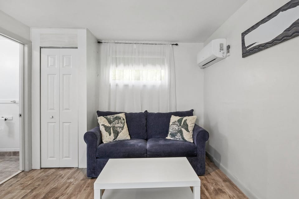 Superior Room, 1 King Bed | Premium bedding, in-room safe, desk, laptop workspace