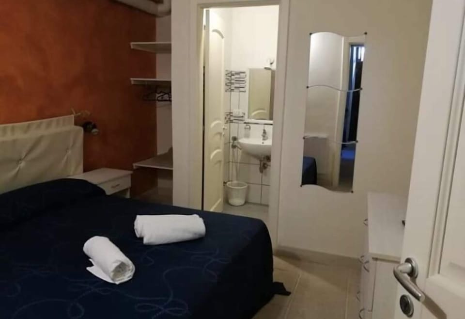 Double or Twin Room | Free WiFi