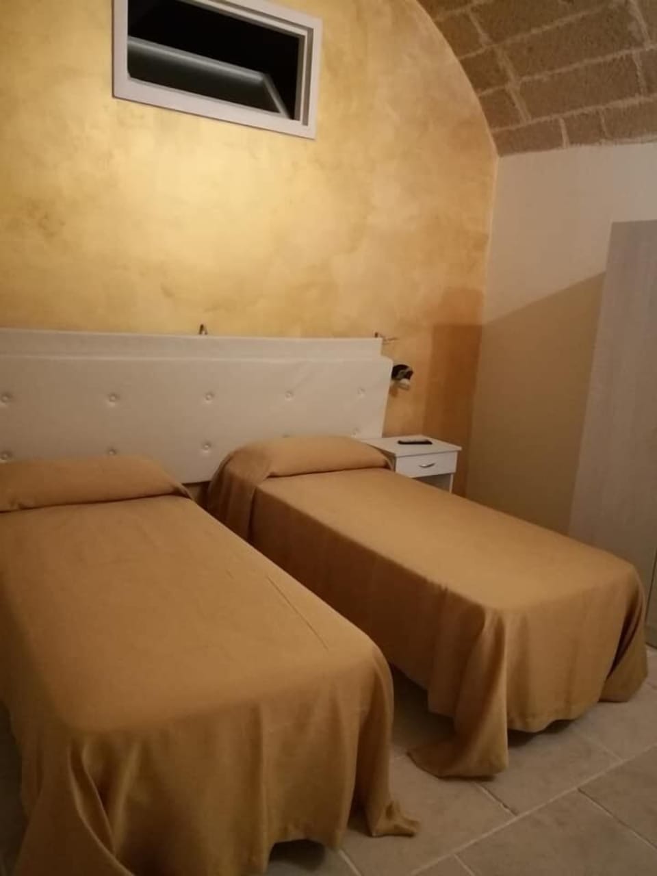 Double or Twin Room | WiFi (free)