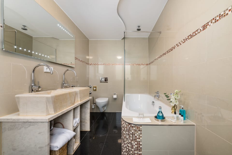 Premium Double Room | Bathroom | Free toiletries, hair dryer, slippers, towels