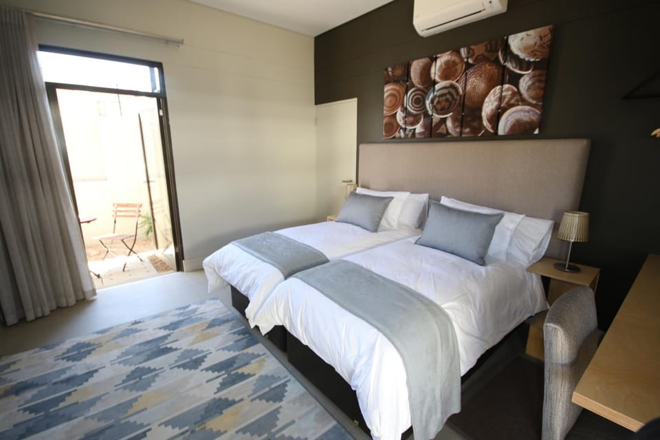 1 bedroom, in-room safe, desk, WiFi (free)