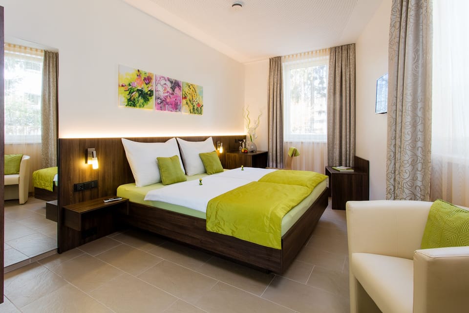 Double Room | Desk, soundproofing, cribs/infant beds, rollaway beds