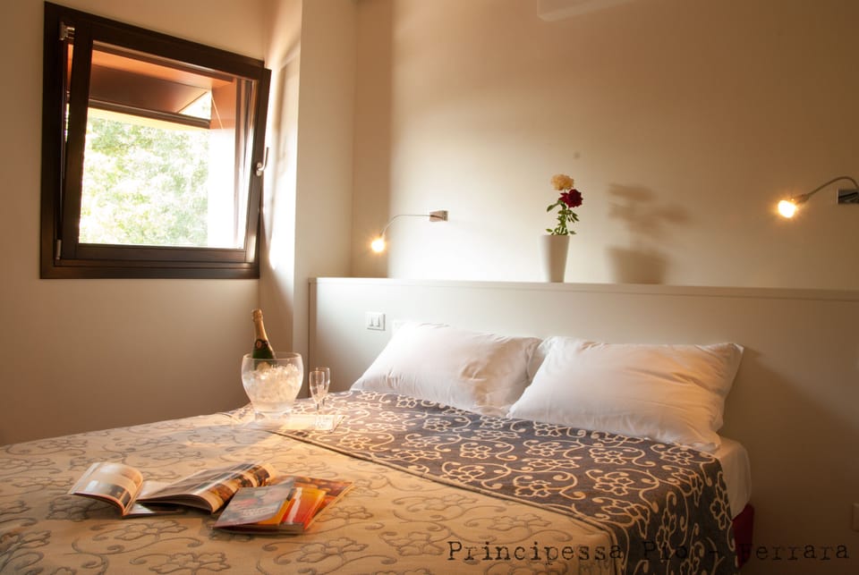 Hypo-allergenic bedding, down comforters, cribs/infant beds, free WiFi