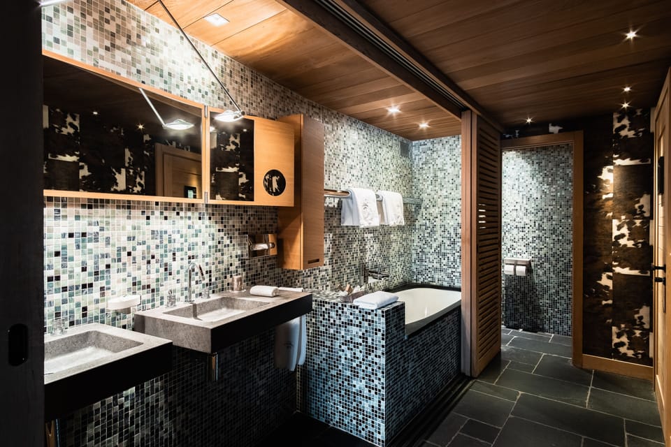 Luxury Double or Twin Room, City View | Bathroom | Free toiletries, hair dryer, bathrobes, slippers