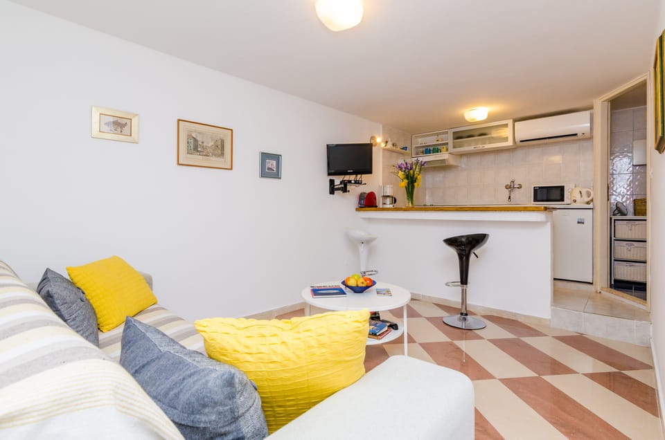 Apartment (One Bedroom Apartment) | Living room