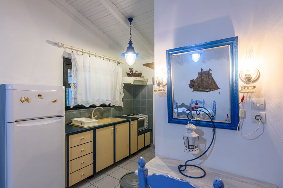 Apartment | Private kitchenette | Fridge, oven, stovetop, electric kettle