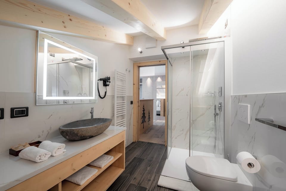 Junior Studio Suite, Balcony, Mountain View | Bathroom | Shower, rainfall showerhead, hair dryer, bidet