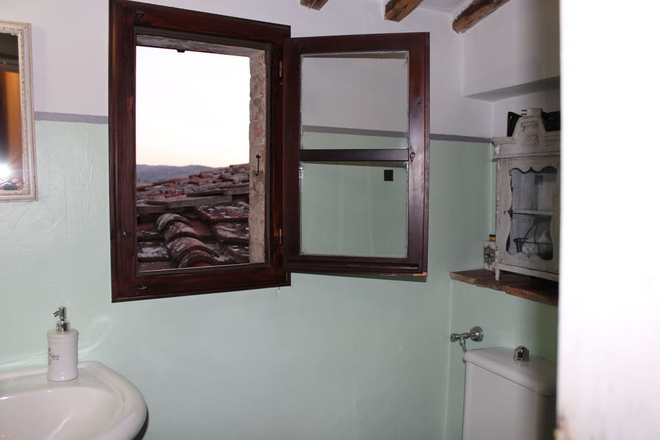 Superior Double Room (La Soffitta) | Bathroom | Shower, designer toiletries, hair dryer, bidet