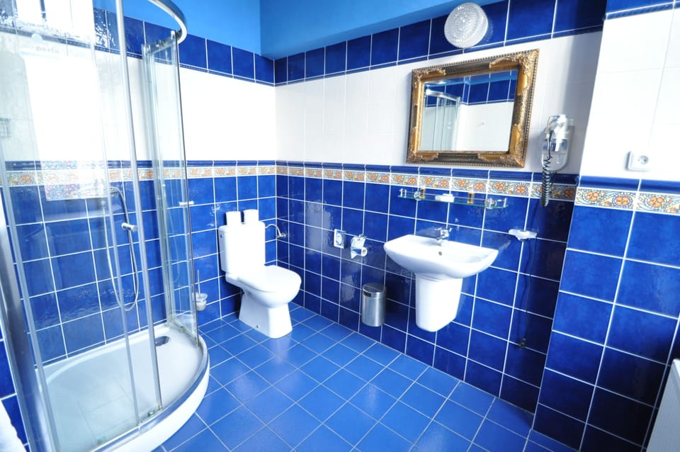 Superior Twin Room for 2 people | Bathroom | Shower, designer toiletries, hair dryer, towels