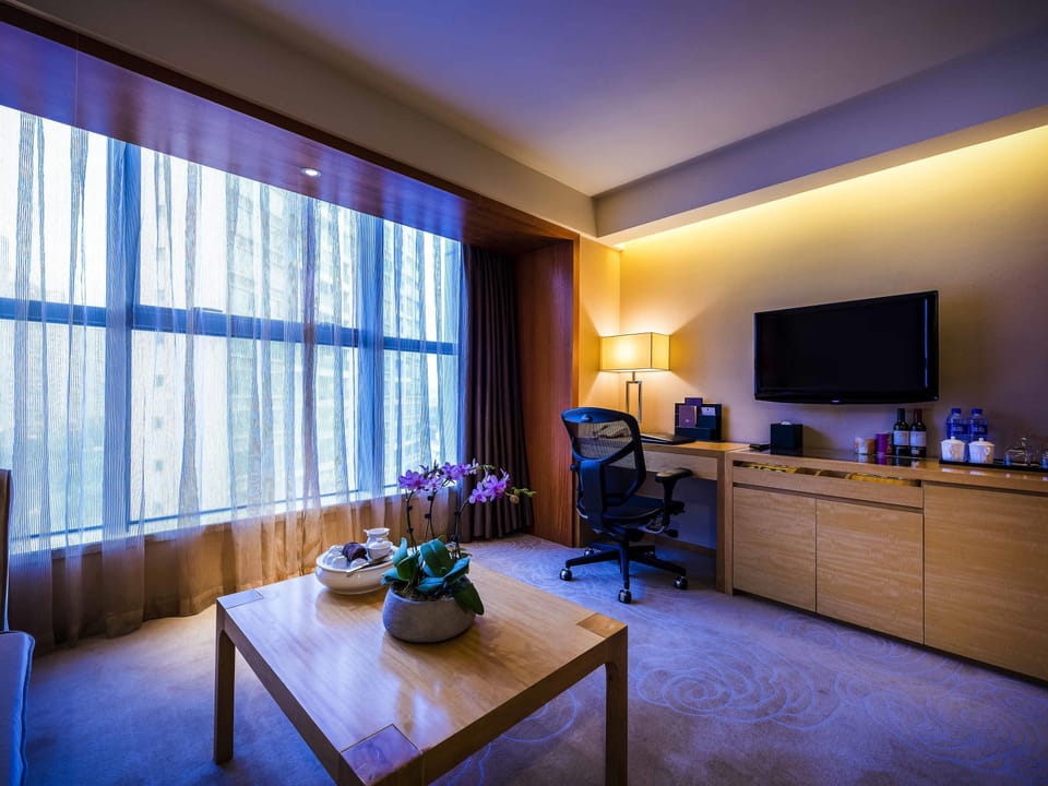 Deluxe Suite, 2 Twin Beds | Minibar, in-room safe, desk, laptop workspace
