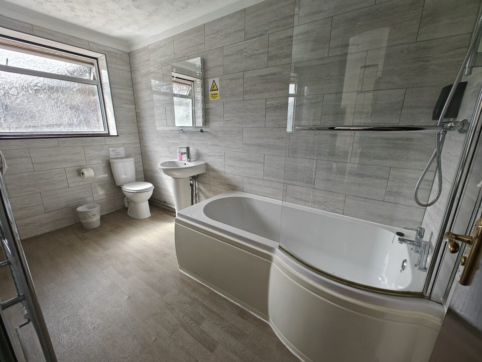 Little Foxes Hotel & Gatwick Airport Parking Bed and Breakfast in Crawley