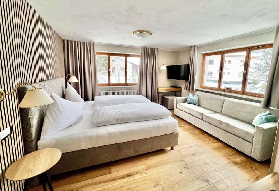 Comfort Triple Room, 1 Bedroom, Non Smoking, Mountain View | Individually decorated, desk, blackout drapes, free WiFi