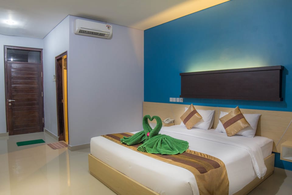 Deluxe Double or Twin Room | Desk, rollaway beds, free WiFi, bed sheets