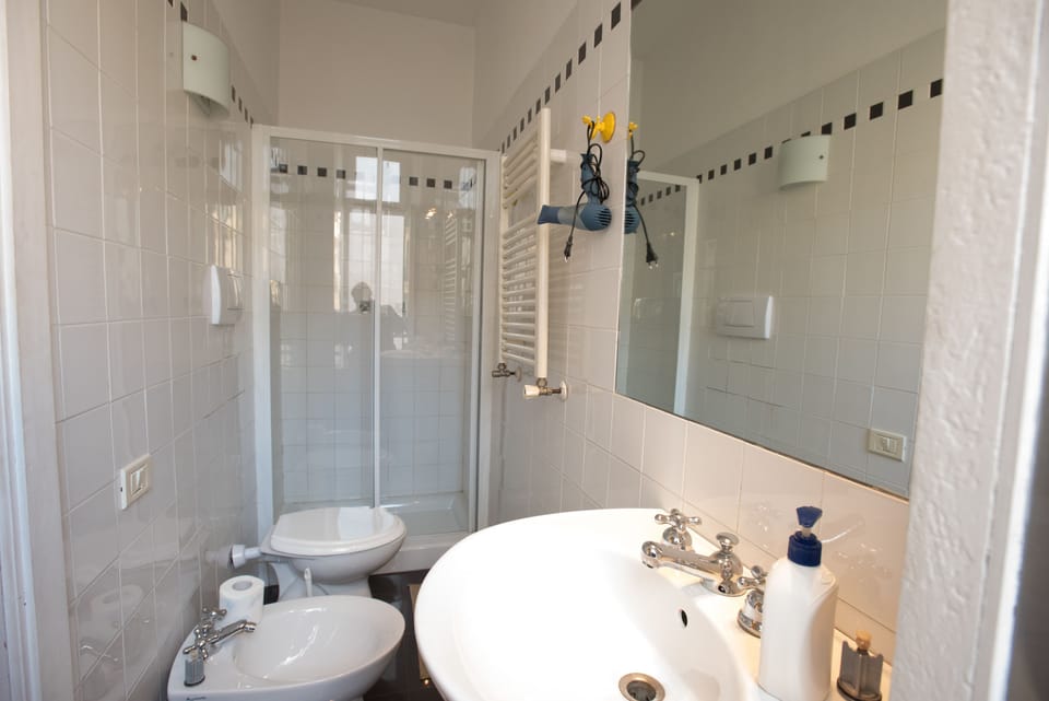 Economy Double or Twin Room | Bathroom | Free toiletries, hair dryer, towels