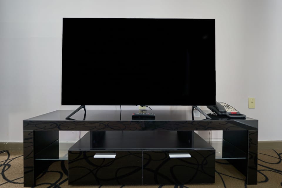 Deluxe Studio | Pillowtop beds, desk, iron/ironing board, free wired internet