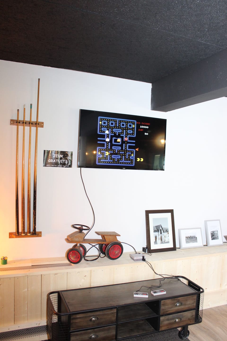 Premium bedding, individually decorated, desk, laptop workspace