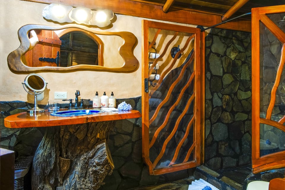Monarch Villa | Bathroom | Separate tub and shower, jetted tub, rainfall showerhead