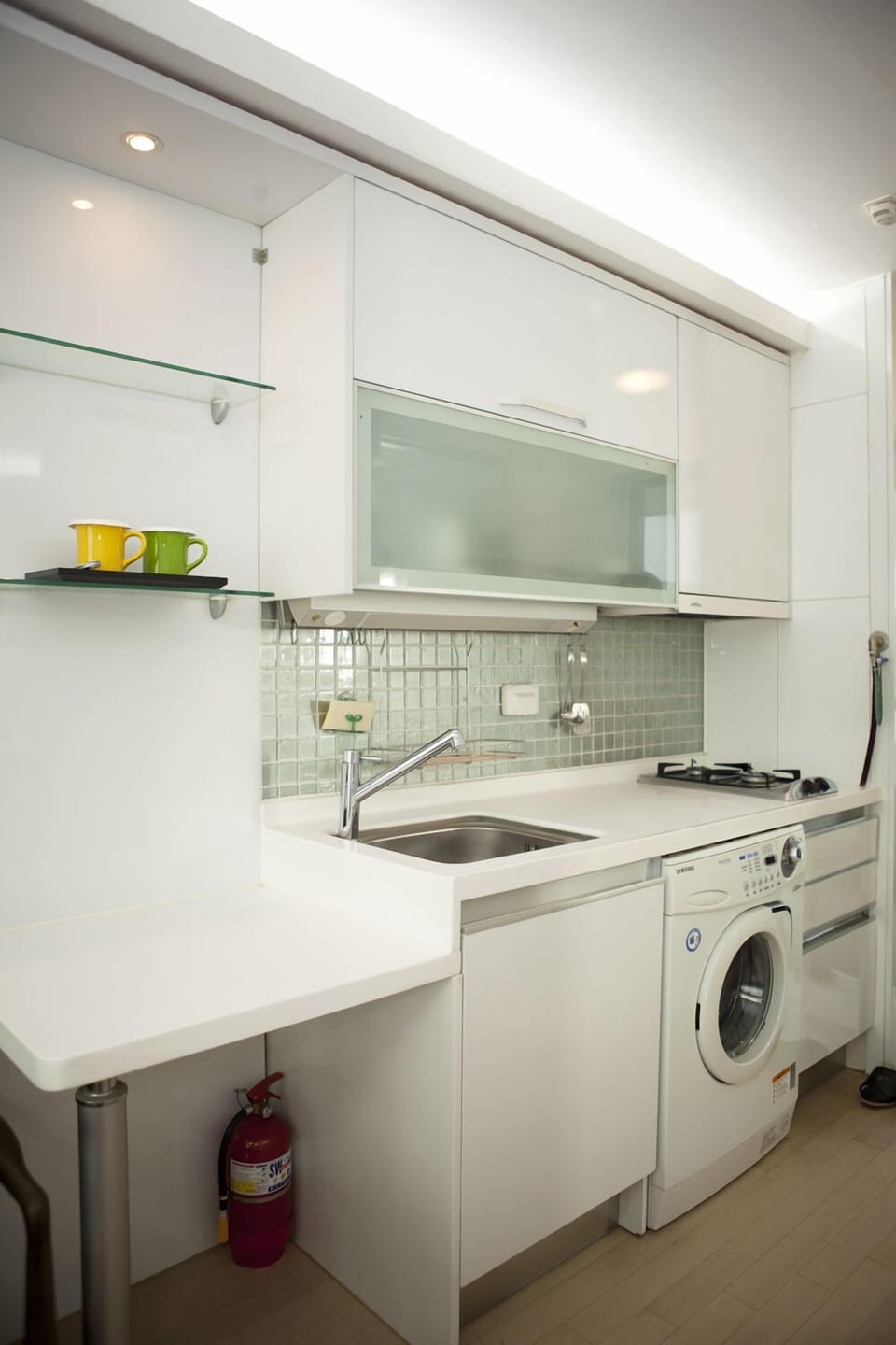 Family Triple Room (5 days of free parking) | Private kitchen | Full-size fridge, microwave, stovetop, coffee/tea maker