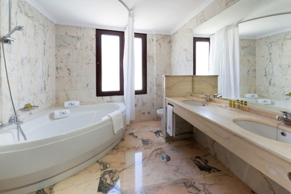 Superior Double Room | Bathroom | Bathtub, eco-friendly toiletries, hair dryer, bidet