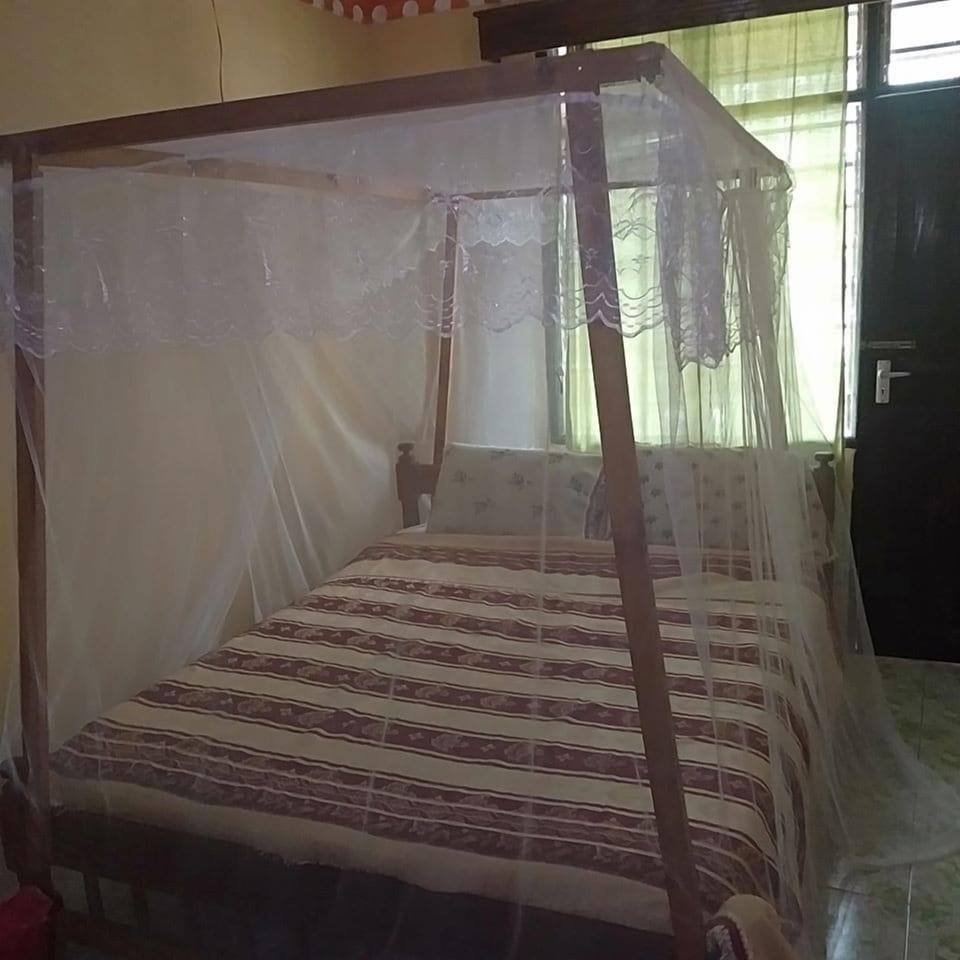 Standard Double Room | Desk, free cribs/infant beds, bed sheets