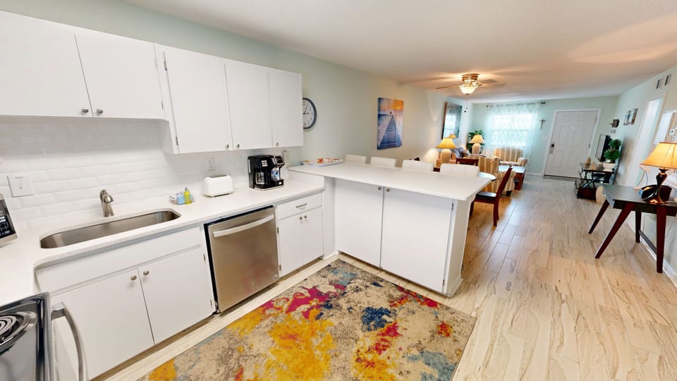 Condo, 1 Bedroom | Private kitchen | Fridge, microwave, oven, dishwasher