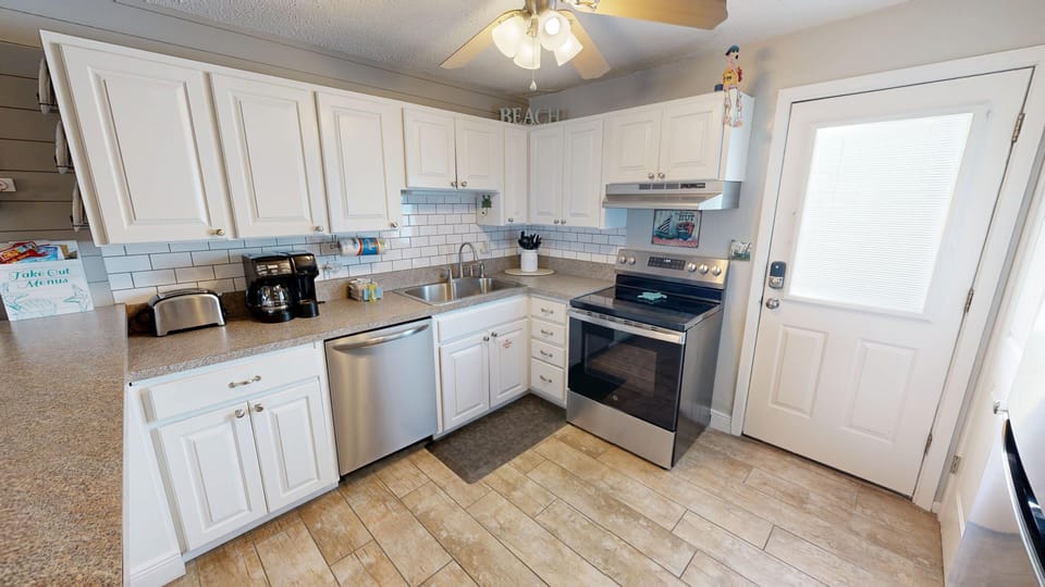 Condo, 2 Bedrooms | Private kitchen | Fridge, microwave, oven, dishwasher