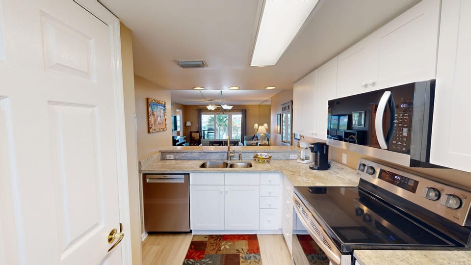Condo, 2 Bedrooms | Private kitchen | Fridge, microwave, coffee/tea maker, toaster