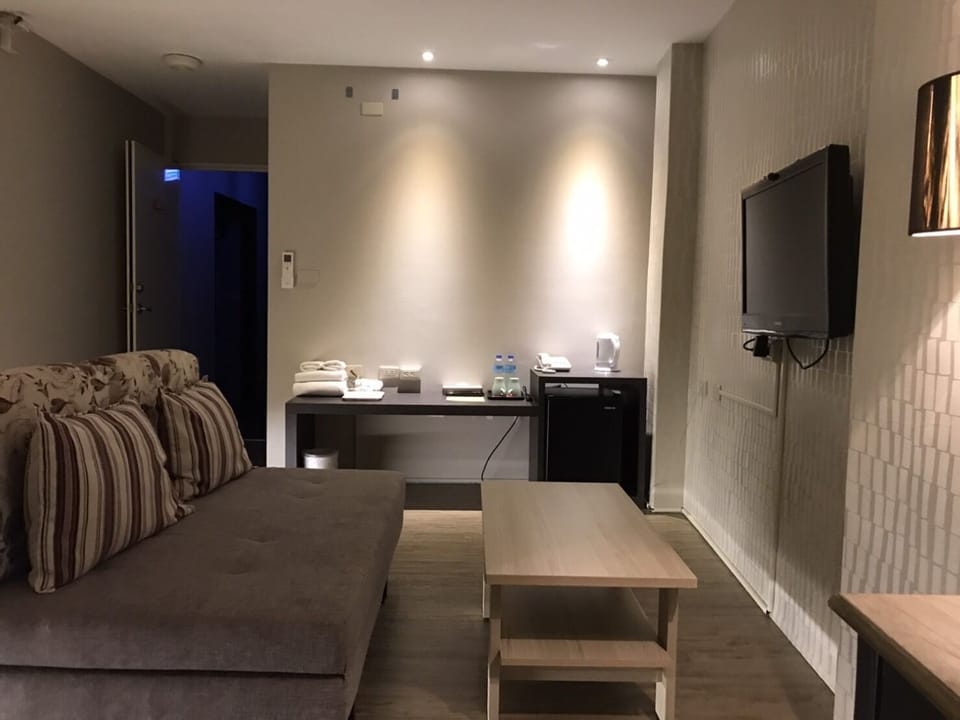 Double Room, Lake View | 12 bedrooms, down comforters, blackout drapes, rollaway beds