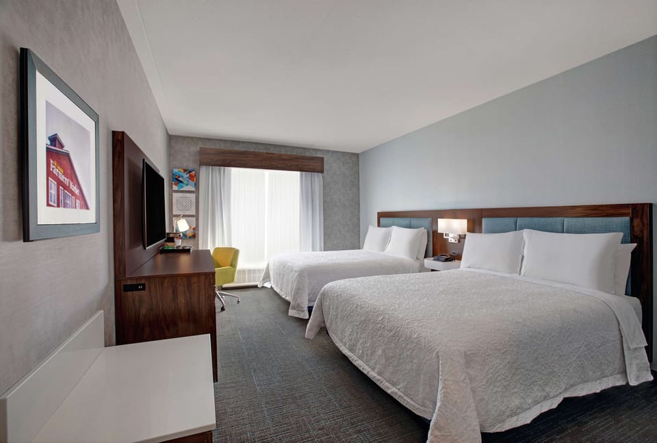 Pillowtop beds, desk, laptop workspace, soundproofing