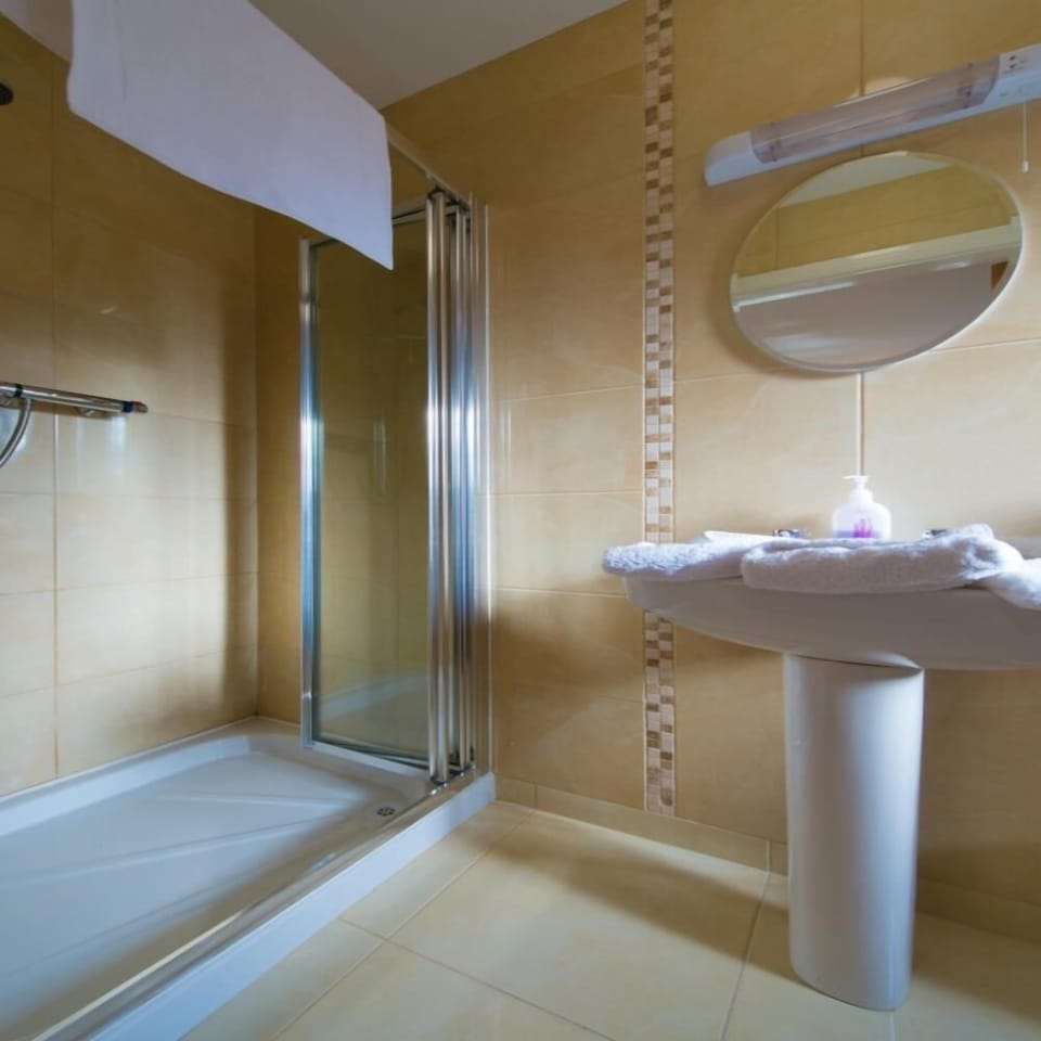 Shower, towels