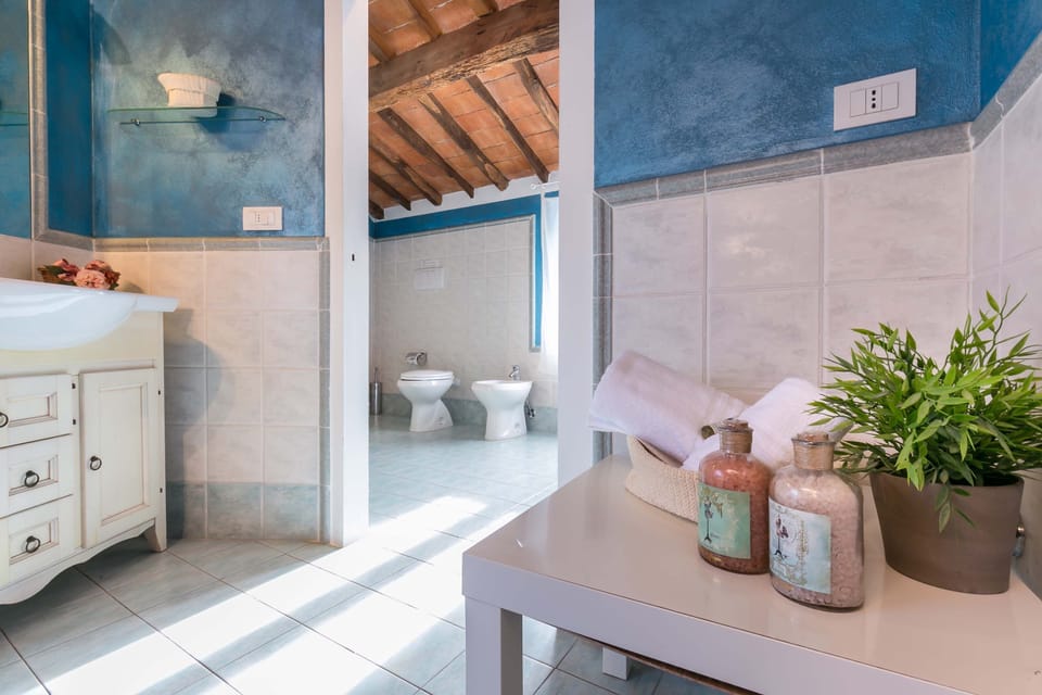 Standard Double Room, Private Bathroom | Bathroom | Shower, rainfall showerhead, hair dryer, bidet