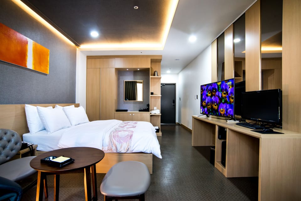 Deluxe Double Room | Individually furnished, desk, laptop workspace, soundproofing
