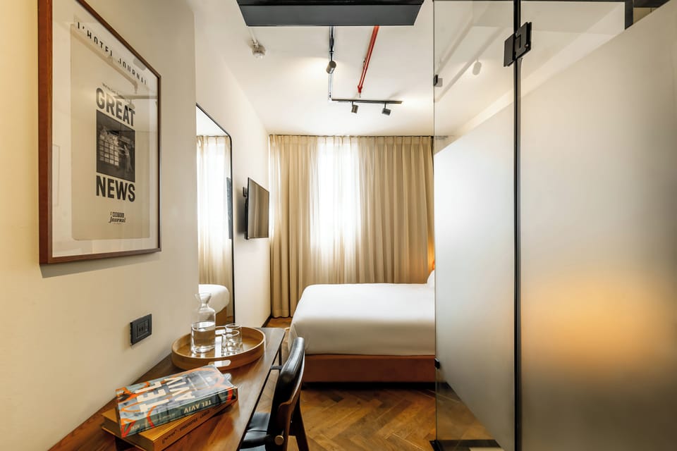 Comfort Room | Desk, laptop workspace, free cribs/infant beds, free WiFi