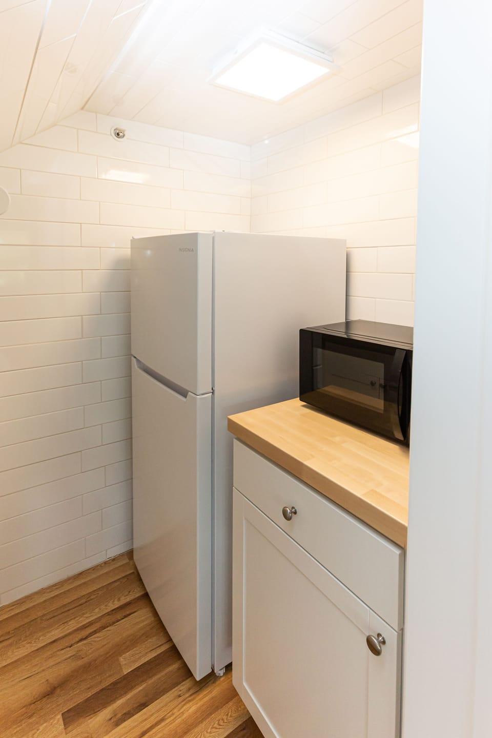 304 | Private kitchenette | Full-size fridge, microwave, coffee/tea maker, highchair
