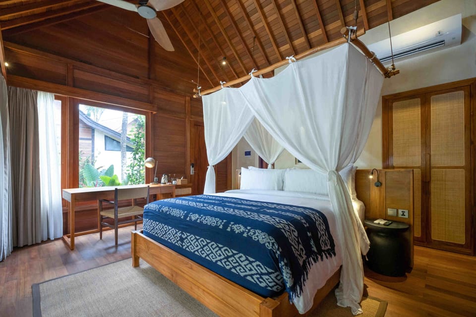 One Bedroom Signature Suite | In-room safe, desk, blackout drapes, free WiFi