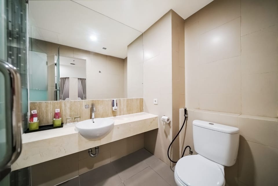 Standard Room | Bathroom | Shower, free toiletries, towels