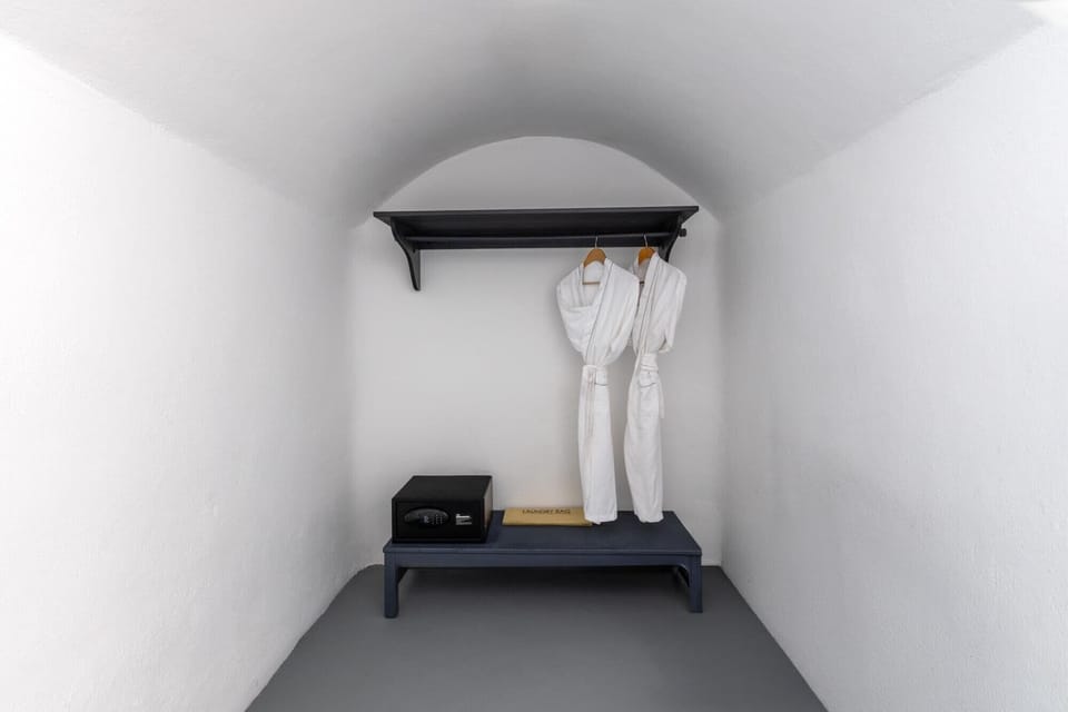 Suite with Private Pool (Infinity) | Interior