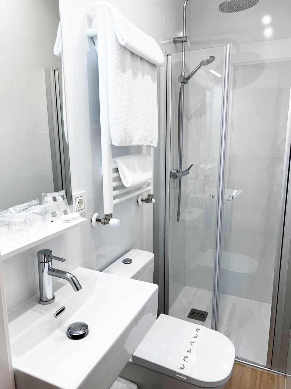 Twin Room, Balcony | Bathroom | Hair dryer, towels, soap, shampoo