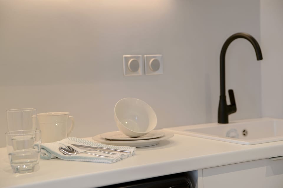 Deluxe Apartment | Private kitchenette | Mini-fridge, espresso maker, electric kettle, cookware/dishes/utensils