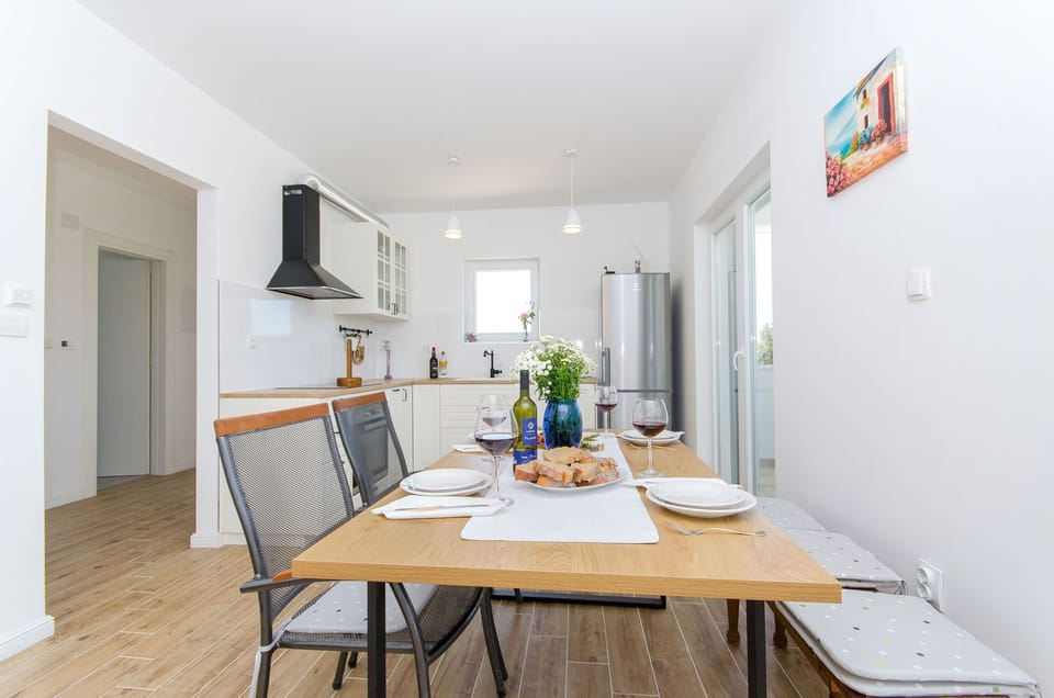 Private kitchen | Fridge, oven, stovetop, dishwasher