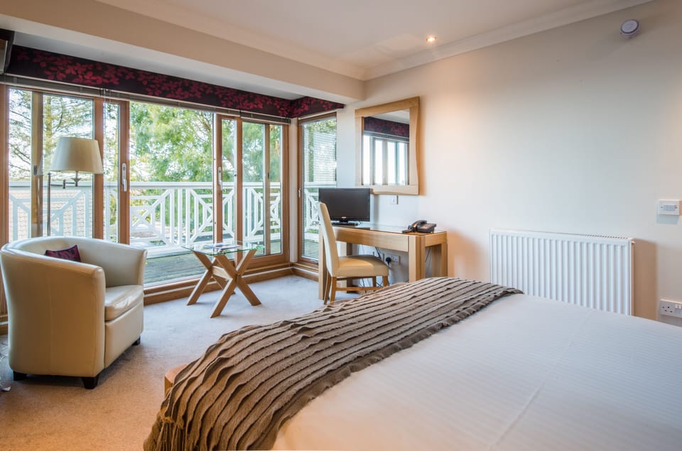 Deluxe Double Room | Individually decorated, individually furnished, desk, laptop workspace