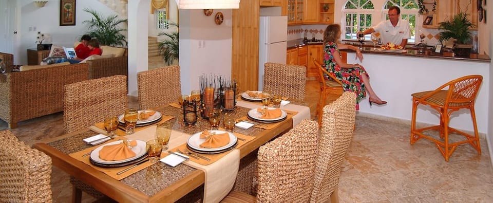Villa, 3 Bedrooms, Smoking, Private Pool | Dining room