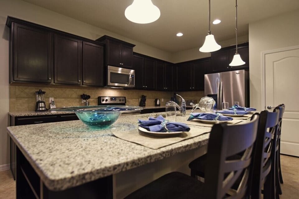 House, Multiple Bedrooms | Private kitchen | Dining table