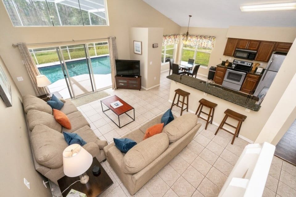 House, 4 Bedrooms | Living area
