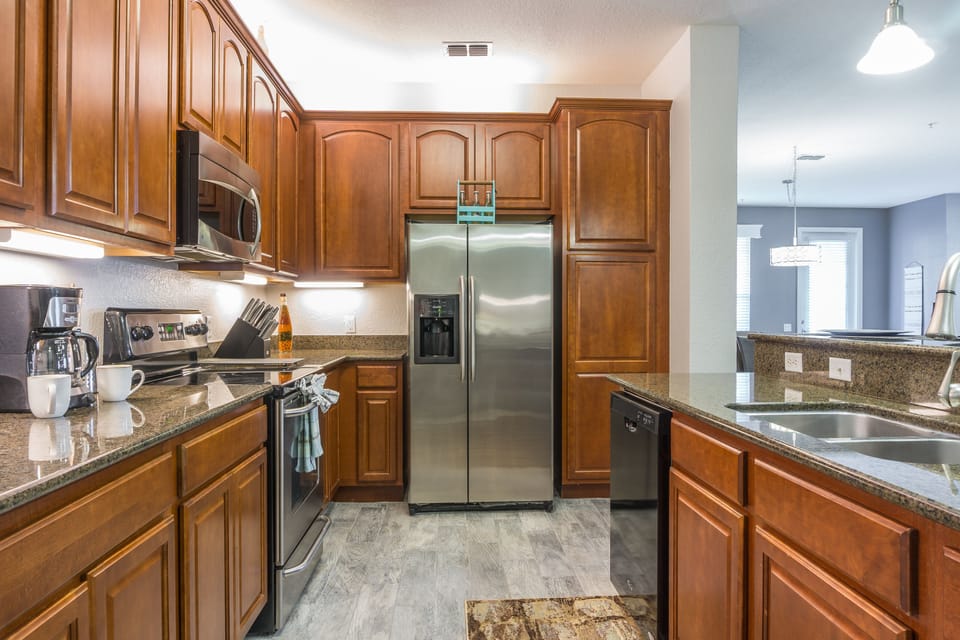 Condo, 3 Bedrooms | Private kitchen | Fridge, oven, coffee/tea maker, toaster