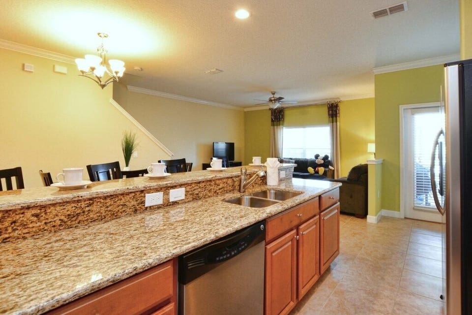 Townhome, 5 Bedrooms | Private kitchen | Dishwasher, highchair, paper towels
