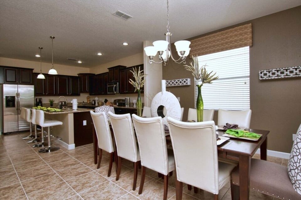 House, 6 Bedrooms | Private kitchen | Dishwasher, paper towels