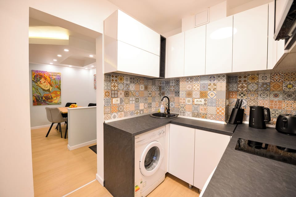 Apartment, 1 Bedroom, Balcony, City View | Laundry